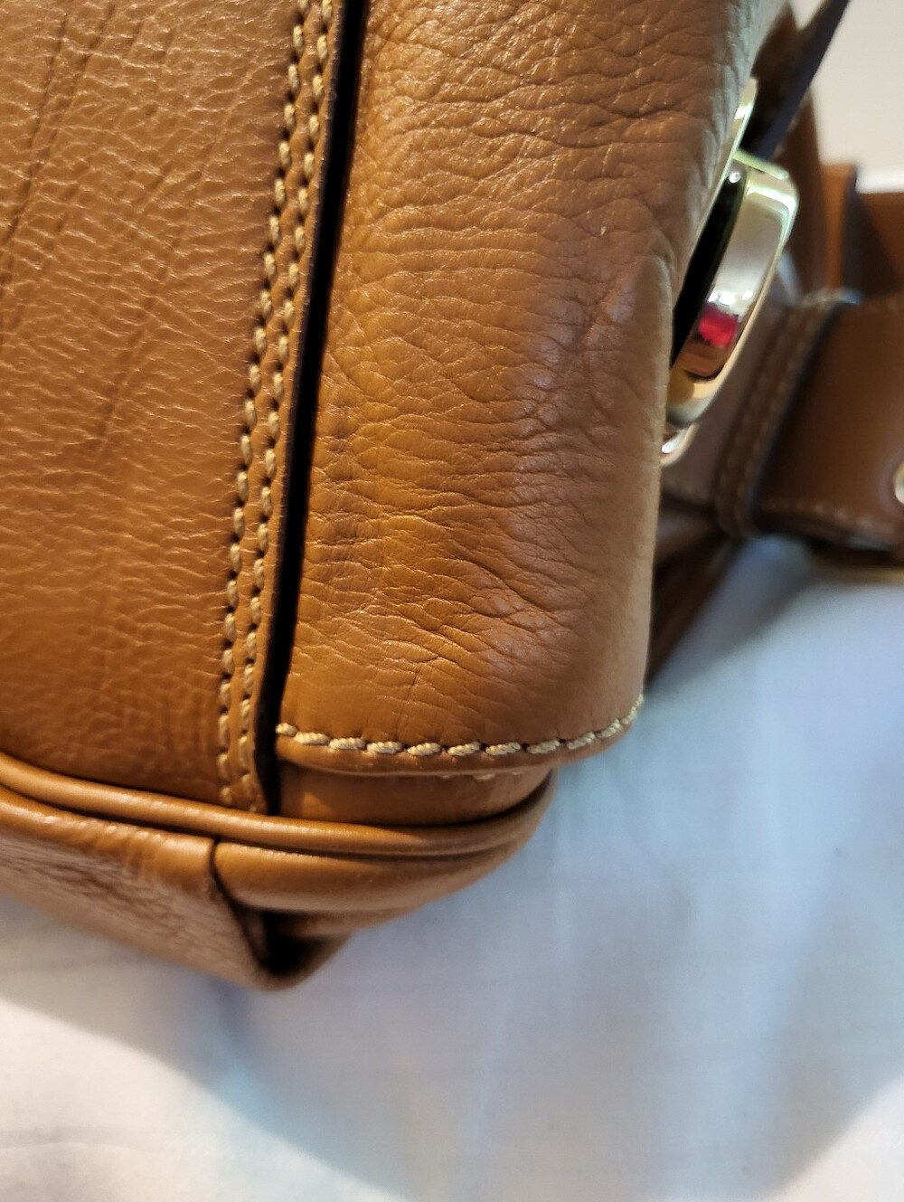 Marc Jacobs Tan Leather Shoulder Bag - Classic Buckle Detail - Picture 11 of 13